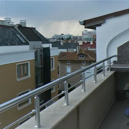 아파트 Barantiev Mansard 부르가스